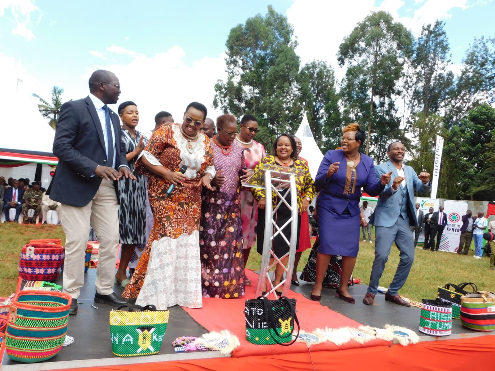 CS Hon. Simon Chelugui at the Kigumo weavers basket in presence with other dignitaries