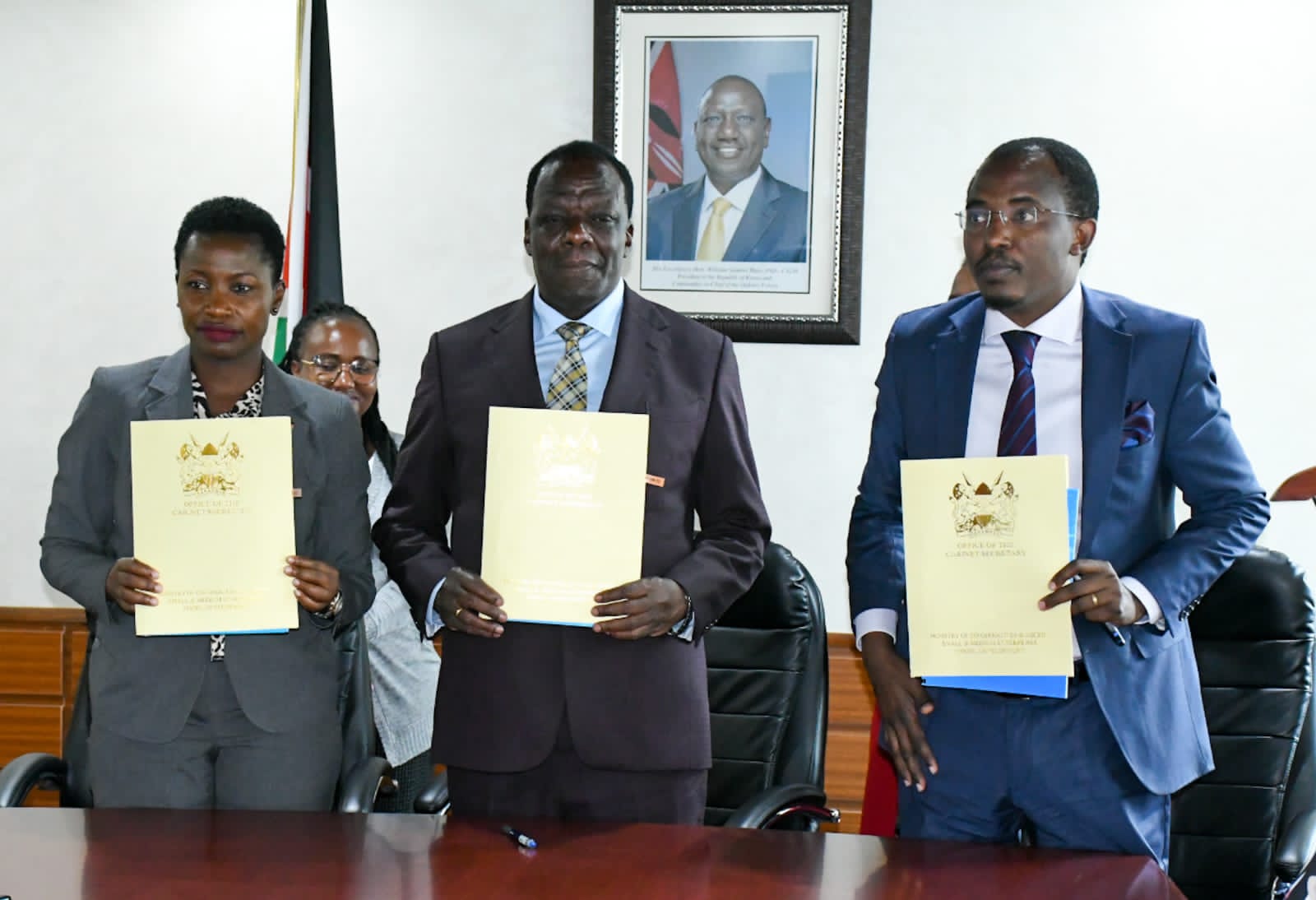 CS showcase signed Performance Contract