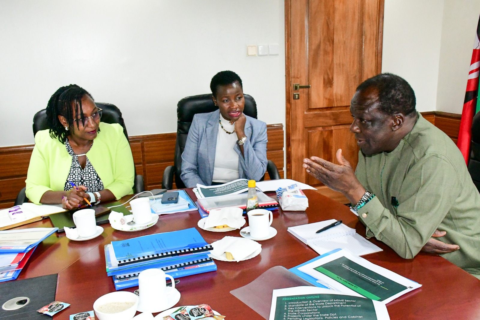 Ag. Hustler Fund CEO Elizabeth Nkukuu (left), PS Hon. Susan Mang'eni MSMEs Development (centre) and Hon. Wycliffe Oparanya CS during discussions on implementation and delivery of government project and services 