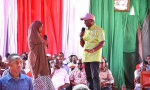 H.E President William Samoei Ruto engages in dialogue with NYOTA beneficiary