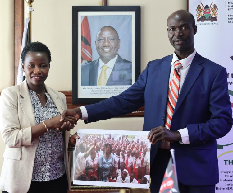 Principal Secretary Hon. Susan Mang'eni handshakes Dr. Tom Mboya Owino